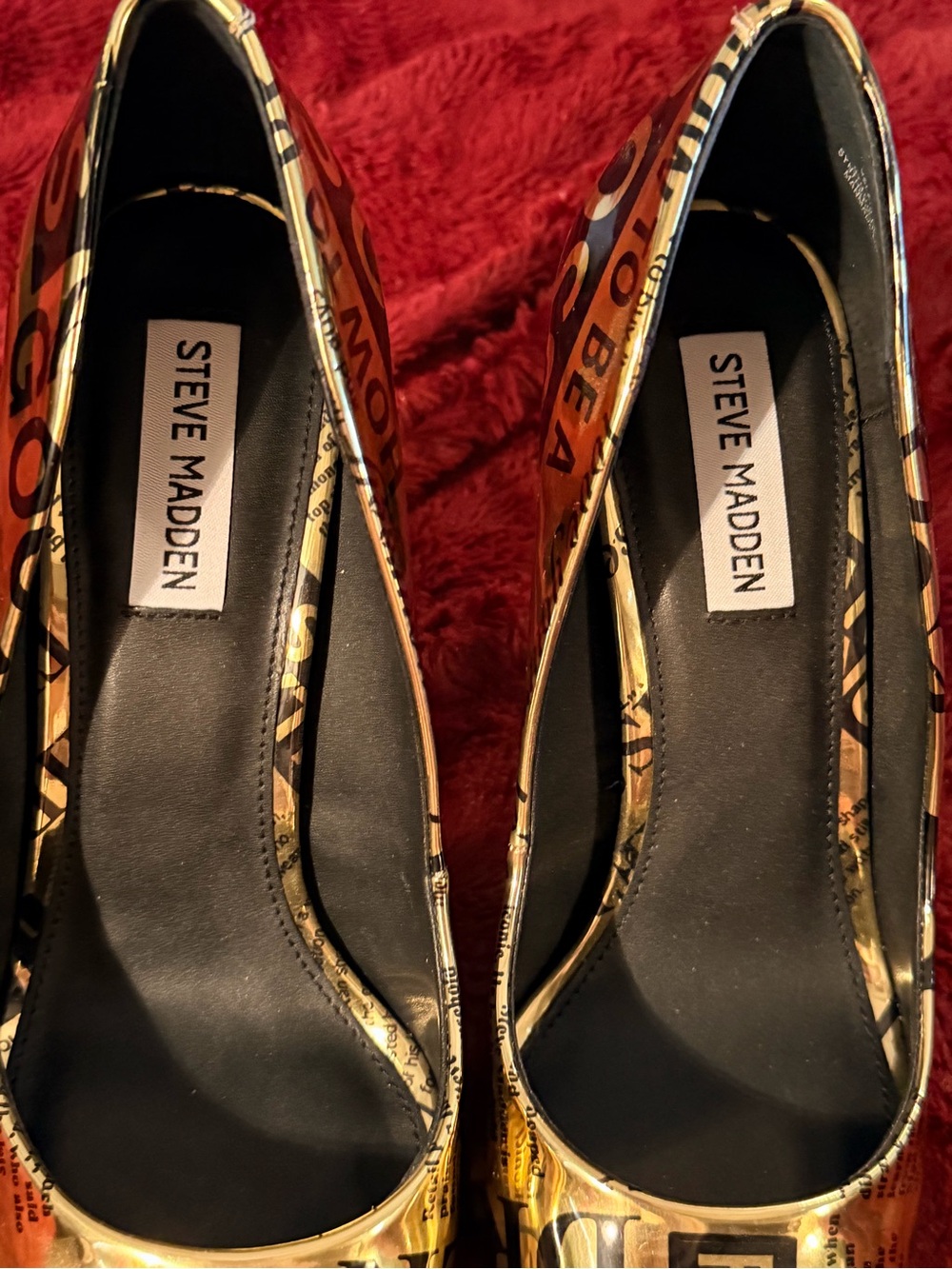 BRAND NEW Steve Madden Vala Flawless Gold Newspaper Print Stiletto Pumps 9.5 - Picture 4 of 7